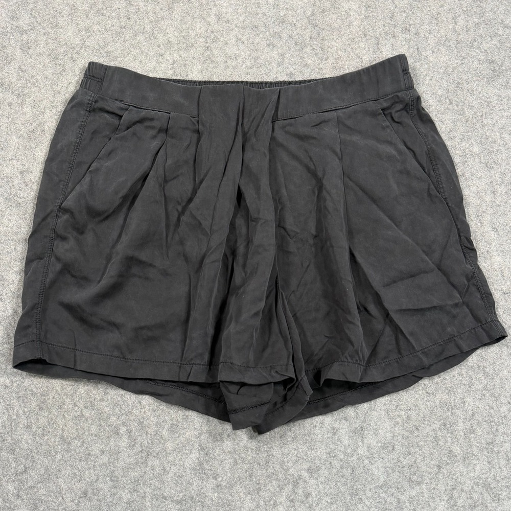 Lululemon‎ Athletica Black &Go High Rise Pleated Keepsake Shorts Women's Size 6